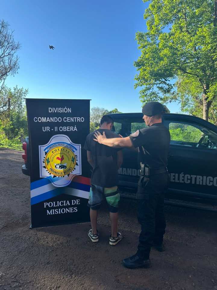 Los vecinos lo vieron sustraer ropa de un local, logró huir pero un comando policial lo detuvo