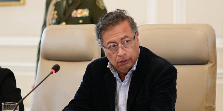 “Embajadores, que yo llamo blancos, se van”: anuncio de Petro sobre cambios en el servicio exterior