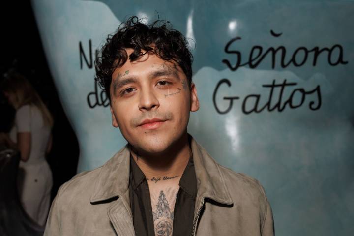 Christian Nodal es criticado por feministas, piden cancelar concierto en Michoacán