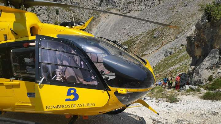 Herida grave una montañera alemana de 29 años tras caer desde 50 metros en la Ruta del Cares