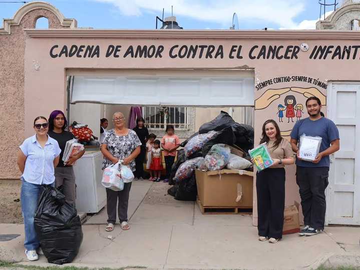 Donan estudiantes de la Facultad de Artes de la UACH insumos a «Cadena de Amor Contra el Cáncer Infantil»