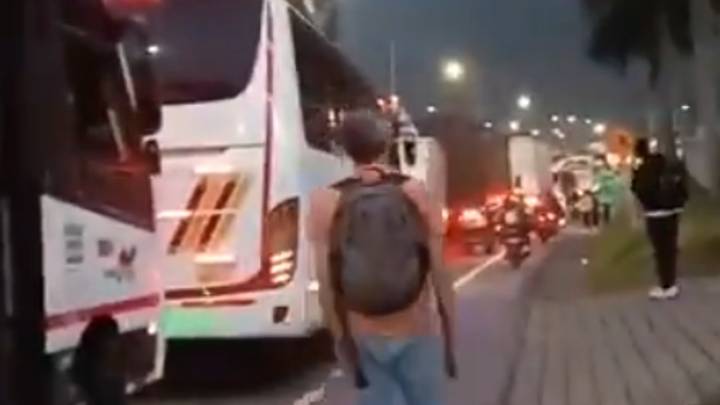 ¡Atención, no hay paso! Paro de buses en las vías Caldas Medellín afectan la movilidad del sur
