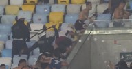 La Copa Sudamericana se vuelve a empañar por la violencia: hinchas de Lanús se enfrentan con la policía brasileña
