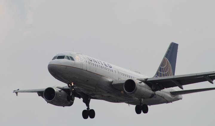United Airlines obtiene la aprobación de la FAA para Internet Starlink en Boeing 737