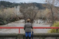 El tiempo en España: Cataluña envía una alerta a los móviles y adelanta la salida de los colegios en el Baix Ebre y Montsià (Tarragona) por el riesgo de lluvias torrenciales