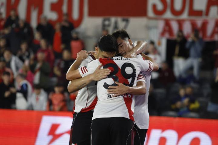 River venció 2-0 a San Martín (SJ) y se mantiene líder del Grupo B