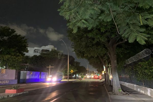 Oscuridad total en la Avenida Libertador: alumbrado público apagado entre las carreras 15 y 20
