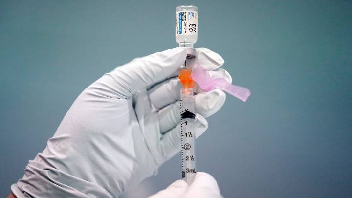Hochul signs order to expand COVID vaccine access in N.Y.