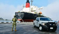Detienen a exvicealmirante y empresarios por huachicol fiscal en México