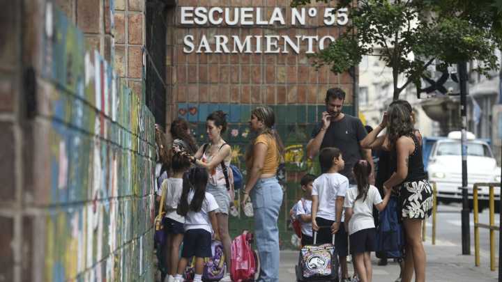 Día del Maestro: en Santa Fe no habrá clases en ningún nivel educativo