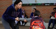 Escuelas en alerta por ICE ante regreso a clases; estrés y ansiedad afectan a niñxs