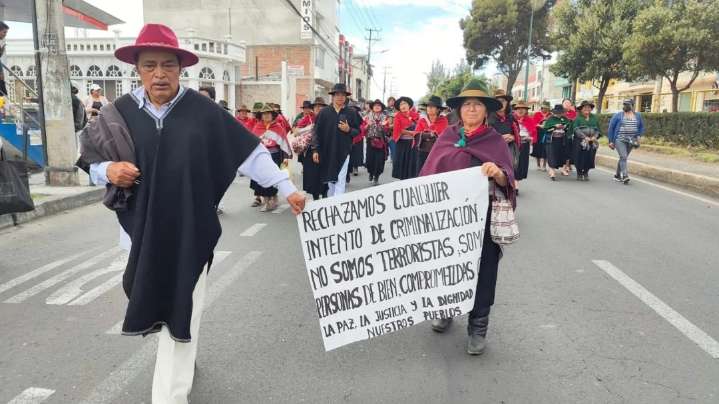 Pueblos indígenas de Ecuador mantienen paro nacional contra el Gobierno
