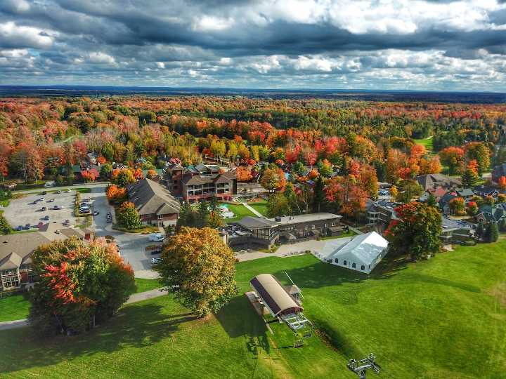 Crystal Mountain’s fall color chairlift ride is spinning with a panoramic 4