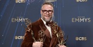 ¡Descubre a Seth Rogen! El talentoso actor que conquista el mundo de los Emmy con 13 premios por su éxito «The Studio»