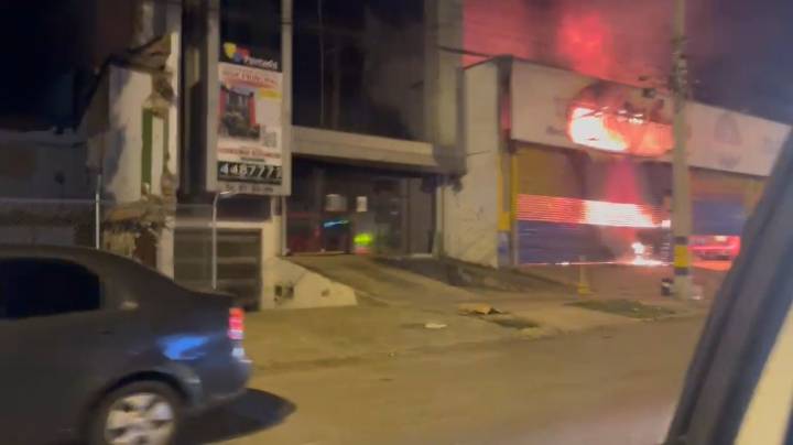¡Urgente! Voraz incendio en la Glorieta de Don Quijote
