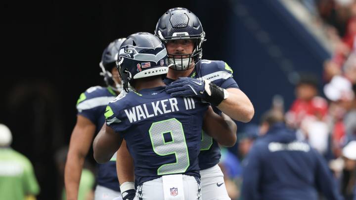 Seahawks beat Steelers 31-17 for first win of season