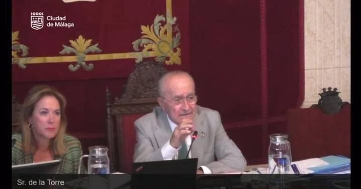 Este es el momento en que el alcalde de Málaga ha desalojado el Pleno