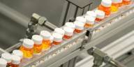Trump anuncia aranceles de 100% a medicamentos y otras tasas para muebles y camiones pesados