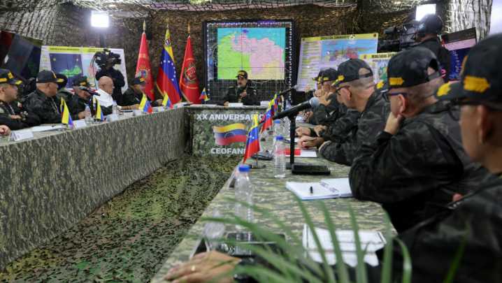 Jefe de Estado agradece respaldo de militares de la Patria Grande