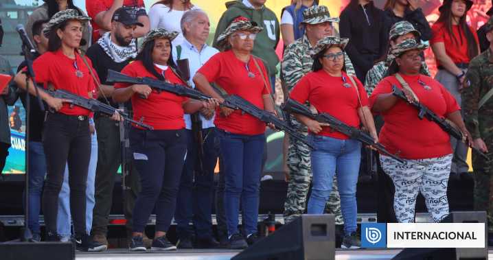 Venezuela condecora a cinco mujeres milicianas tras "burla" de Trump en su contra
