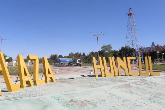 Acusan a pareja de tentativa de homicidio tras agredir a un hombre en una plaza