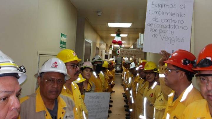 Retoman huelga de hambre en Pemex; personal denunció hacinamiento
