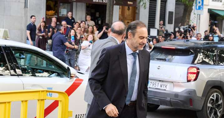 Ábalos denuncia a la 'Miss Asturias' Claudia Montes por calumnias e injurias