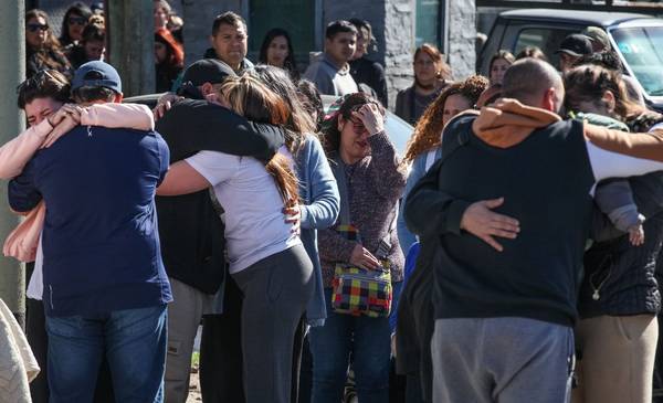 Dolor en la despedida a Brenda y Morena: las madres de las jóvenes se descompensaron