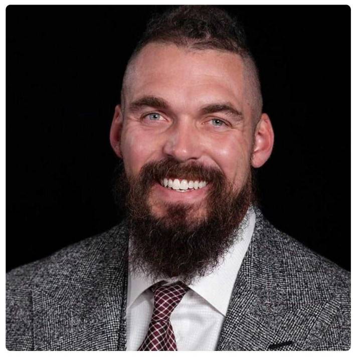 Beaver Local honors alumnus & Super Bowl champ Derek Wolfe