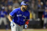 Surging Blue Jays overcome bizarre ruling to beat Rays, extend win streak to six