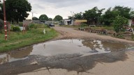 Claman por asfaltado para las calles de Mini Fincas