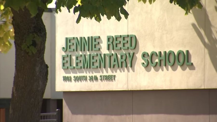 Stranger tried to open car doors outside Tacoma elementary school; fought with parent