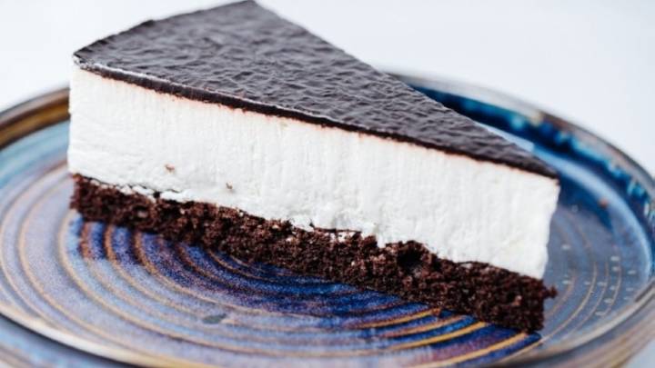 Tarta de queso rápida y deliciosa: la receta exprés con galletas y chocolate que lo único necesita es que pongas la pava para el mate