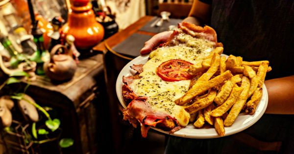 Los 70 bodegones de Buenos Aires que ofrecen un 30% de descuento para darse una panzada