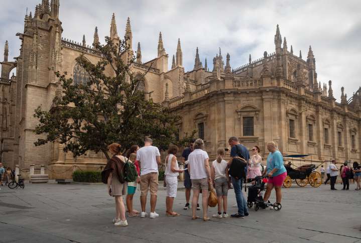 Los viajeros internacionales propiciaron un repunte del turismo hotelero en Sevilla en agosto