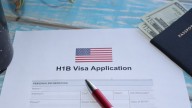 Más difícil y costoso proceso para solicitar visa H-1B para trabajadores extranjeros