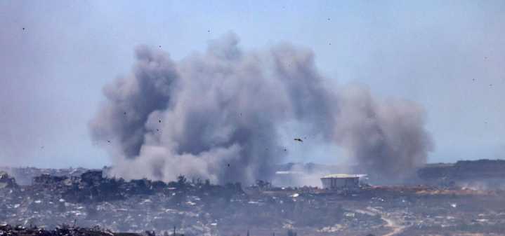 Israeli Strikes Kill 32 in Gaza as Pressure for Ceasefire Mounts