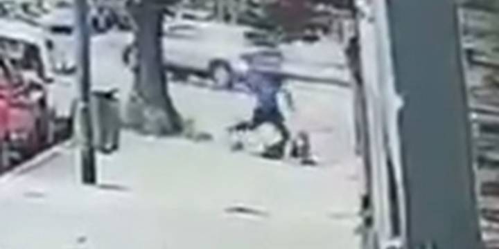 Atacó con una botella a una mujer en Villa Pueyrredón para robarle el celular: lo detuvieron