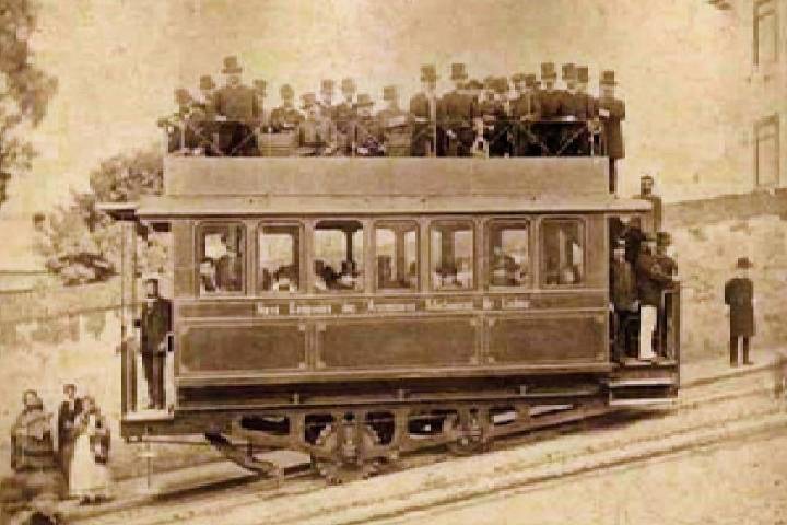 Se inauguró en 1885. Cómo es la historia del elevador da Glória, que descarriló en Lisboa y dejó 15 muertos