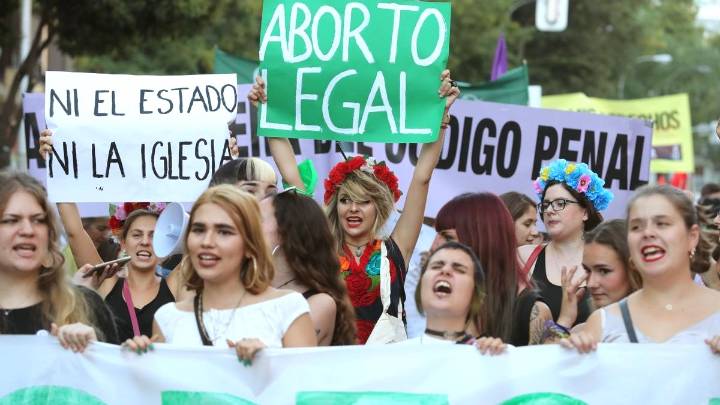 Feministas convocan protestas en Castilla-La Mancha para exigir el aborto público