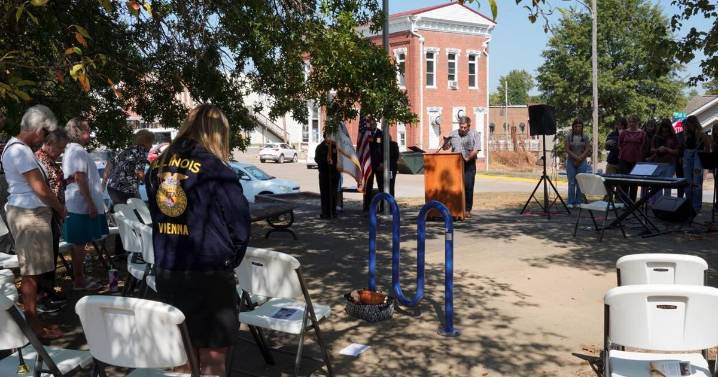 Vienna students join in to honor Constitution Day with NSDAR bell