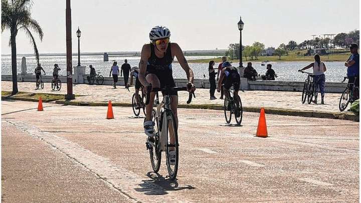 El paratriatlón y triatlón con relevos cerraron los Jadar en Santa Fe