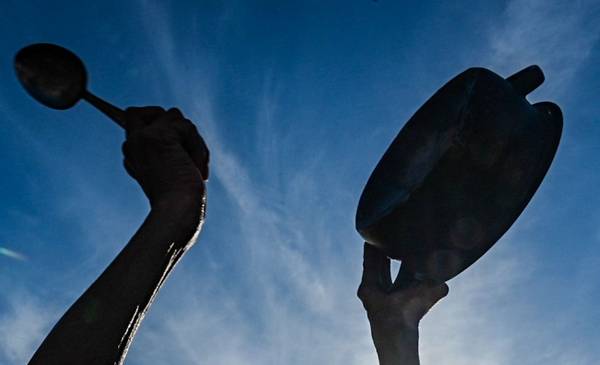 Trabajadores del Garrahan realizan un "ruidazo" en medio del paro