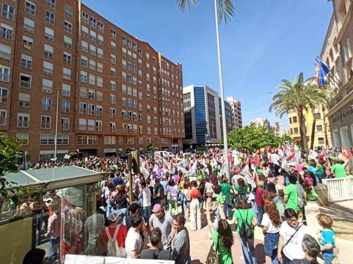 Los sindicatos convocan huelga en educación el 20 de noviembre y manifestaciones el día 8 en las capitales valencianas