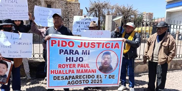 Joven lleva casi un mes desaparecido tras salir con amigos en Puno: evidencias apuntan a posible homicidio