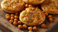 Aprende a preparar pan de garbanzo y avena: la receta saludable y crocante perfecta para desayunos, meriendas o cenas