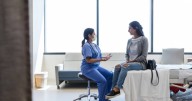 Clínicas alertan por proyecto que restringe trabajo de mujeres en el sector salud