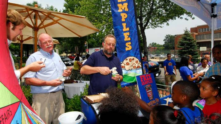 Jerry quits Ben & Jerry's, saying its independence on social issues has been stifled