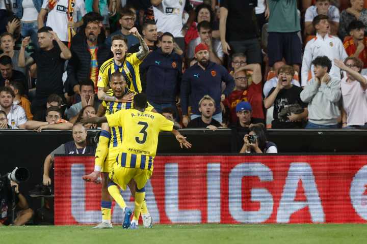 GOLAZO de Salomón Rondón selló remontada agónica del Real Oviedo ante Valencia (Video)