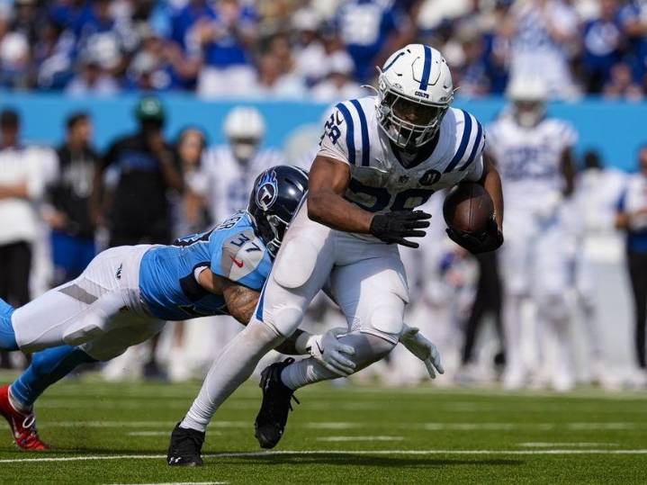 Taylor rushes for 3 TDs, Colts remain perfect in Titans rout